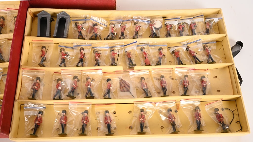 BRITAINS CHANGING OF THE GUARD w/ BOX - 3