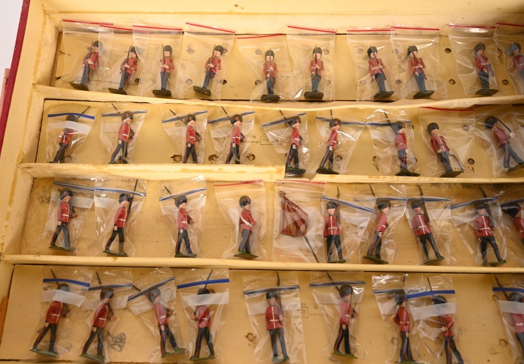 BRITAINS CHANGING OF THE GUARD w/ BOX - 4