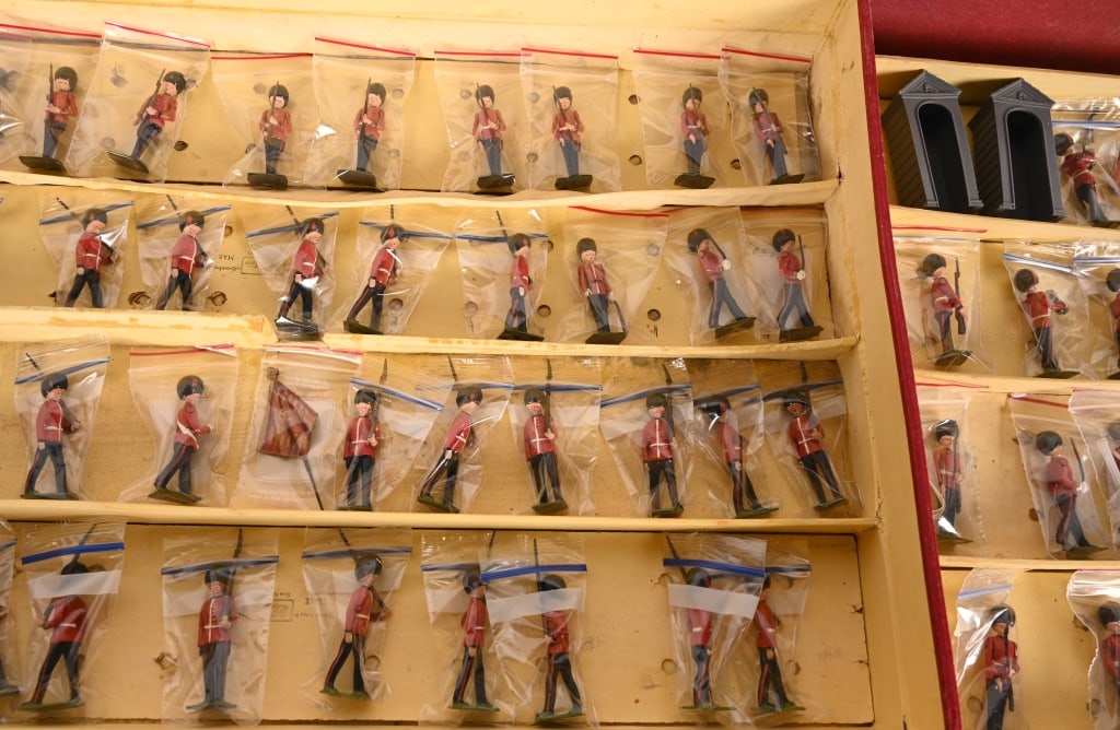 BRITAINS CHANGING OF THE GUARD w/ BOX - 5