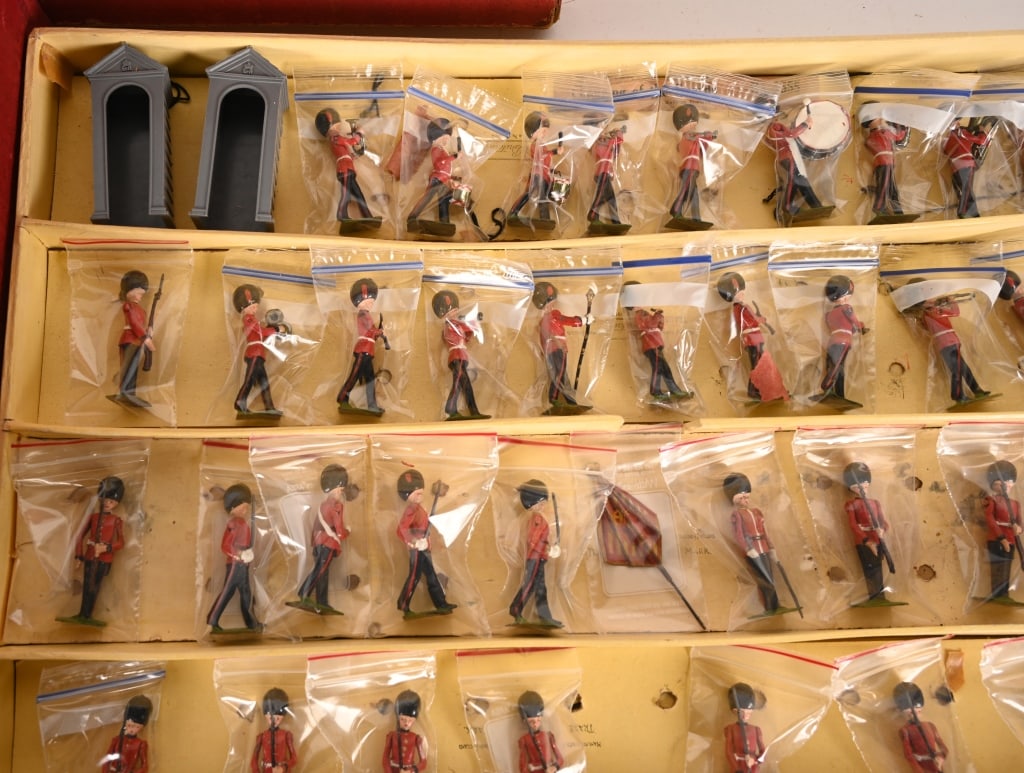 BRITAINS CHANGING OF THE GUARD w/ BOX - 8