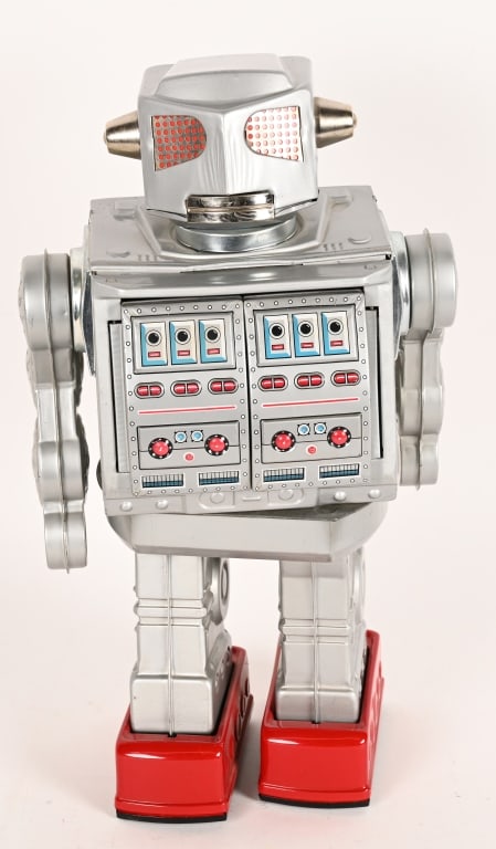 HORIKAWA BATTERY OP SUPER SPACE GIANT ROBOT: Japan battery operated Horikawa Super Space Giant Robot. All original in great shape. Clean battery box. Worked when tested. 14" Excellent