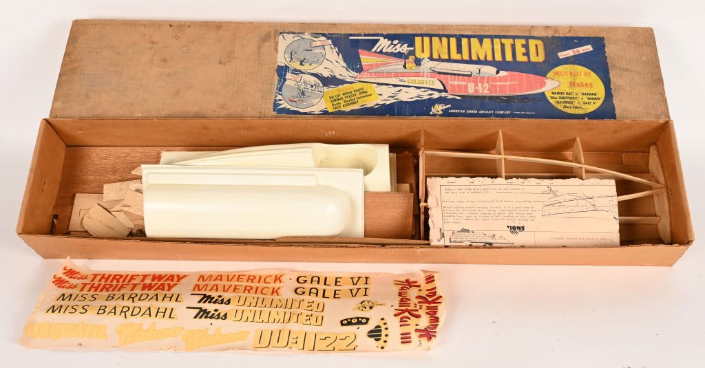 MISS UNLIMITED SPEEDBOAT KIT w/ BOX: great looking Boat Kit. Looks top be complete in Box. 39" Excellent