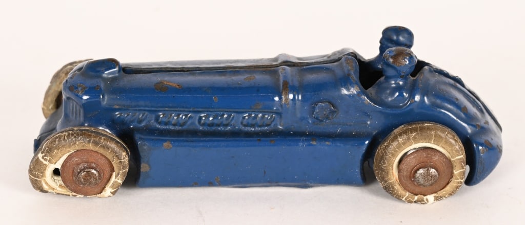 AC WILLIAMS CAST IRON RACE CAR w/ 2 DRIVERS (1 of 5)