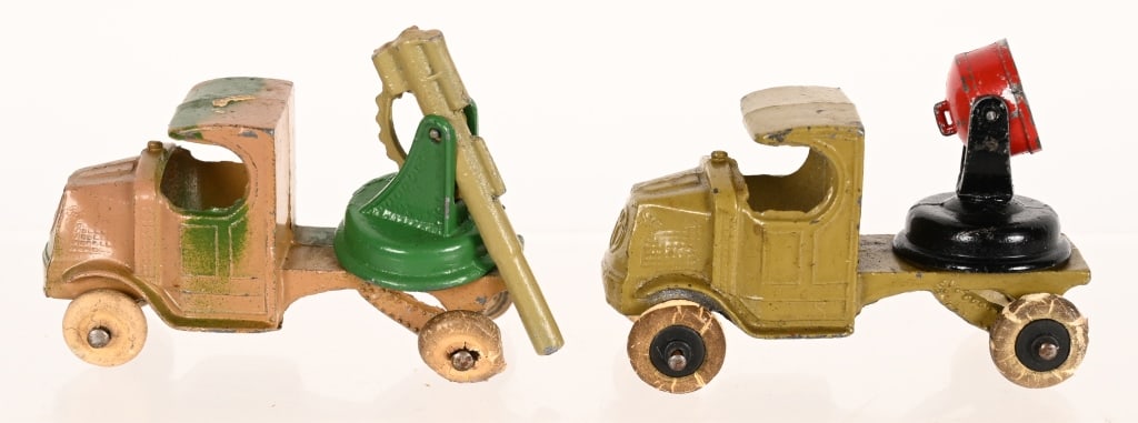 2- TOOTSIETOY BULLDOG MACK ARMY TRUCKS (1 of 4)