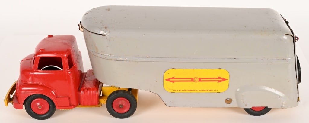 WYANDOTTE STEAMLINE SEMI TRUCK: Wyandotte Streamline Semi Truck. All original with crack in cab. 23" Excellent
