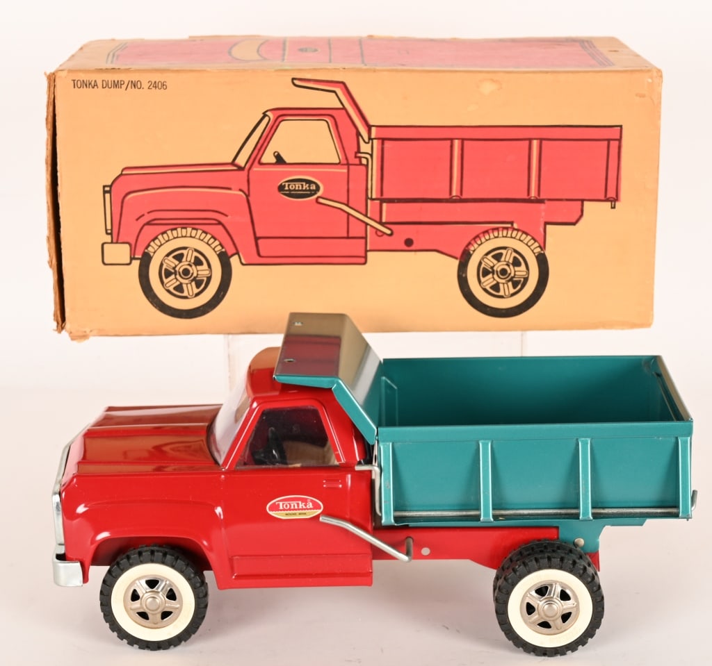 TONKA #2406 DUMP TRUCK w/ BOX: #2406 Tonka Dump Truck. Looks never played with condition. Boxed 14" Excellent