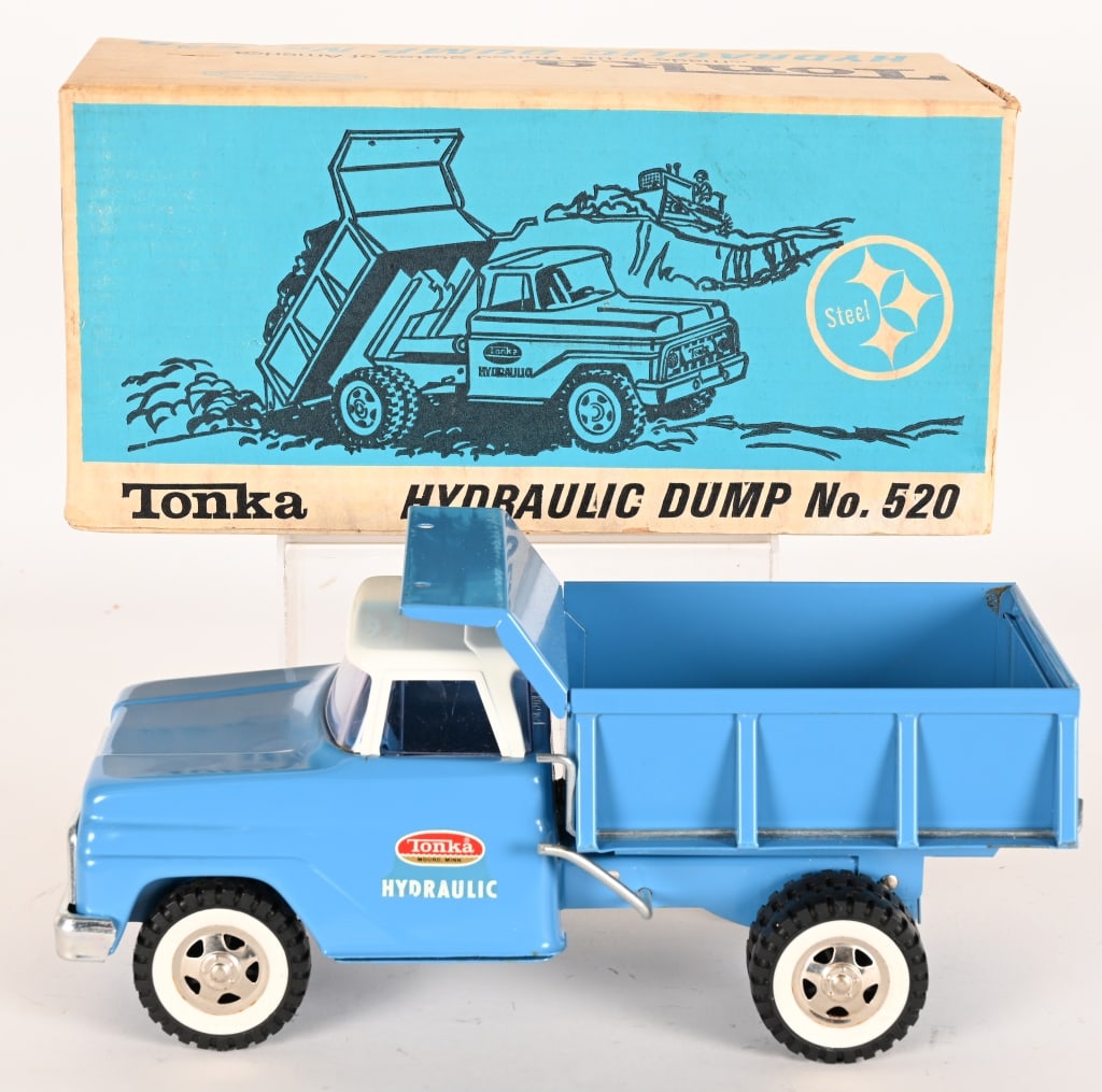 TONKA #520 HYDRAULIC DUMP w/ BOX: #520 Tonka Hydraulic Dump. Looks never played with condition. Boxed 13 1/3" Excellent