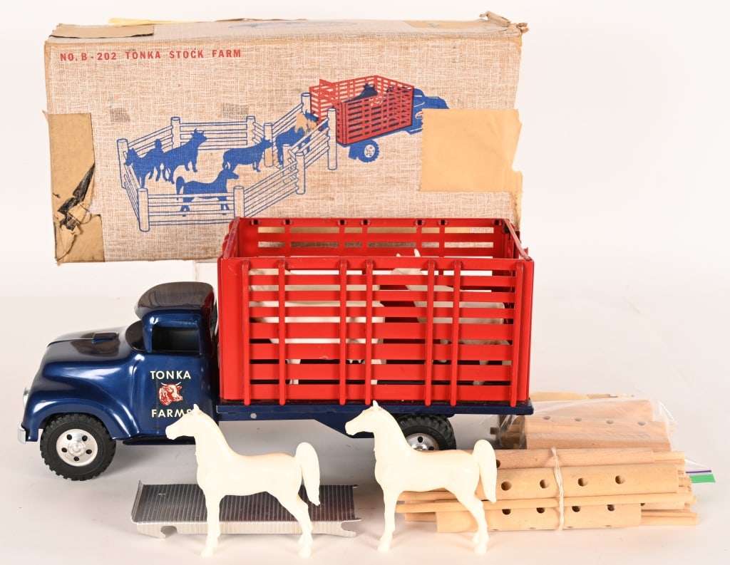 1957 TONKA STAKE FARM w/ BOX (1 of 8)