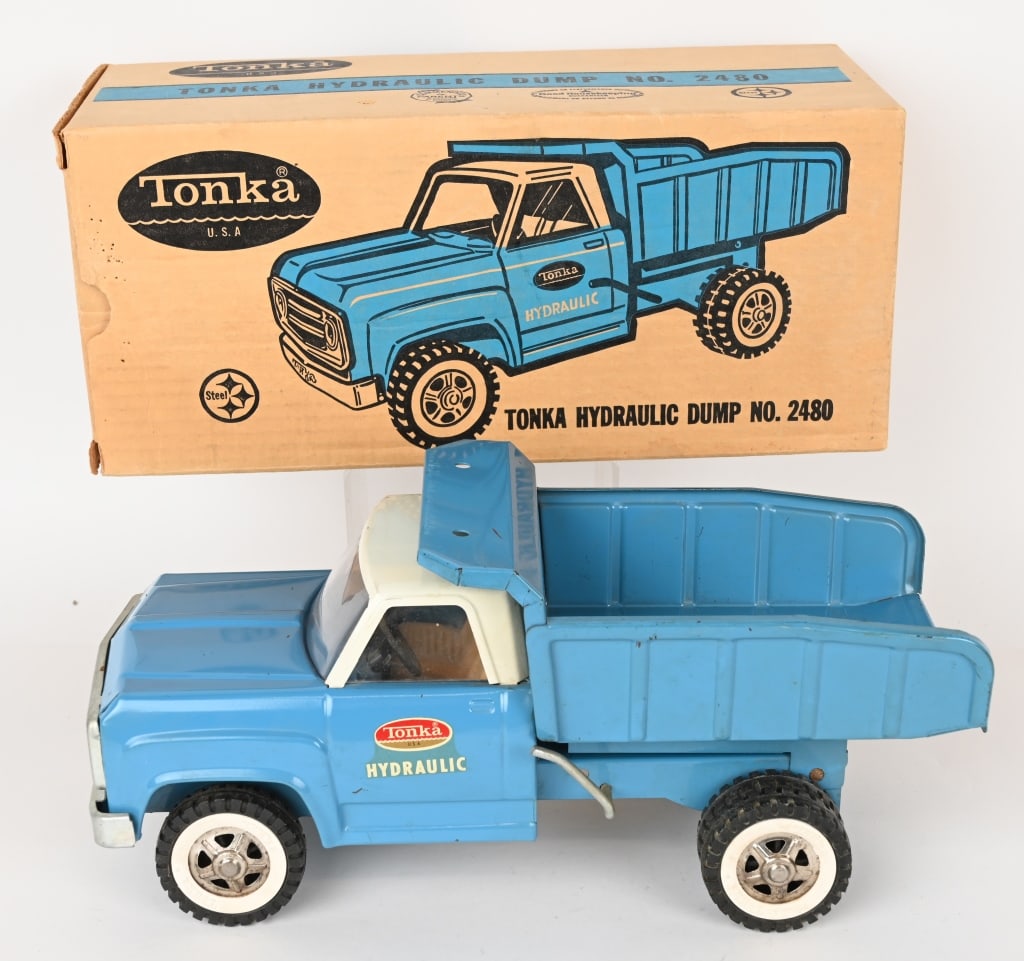TONKA #2480 HYDRAULIC DUMP w/ BOX: #2489 Tonka Hydraulic Dump. All original in great condition. Boxed 14" Excellent