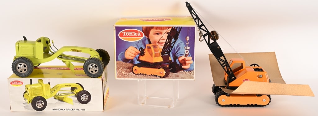 TONKA MINI GRADER & CRANE w/ BOX: Tonka Mini #1085 Crane and #1076 Grader. Both never played with in Boxes. 11" Excellent