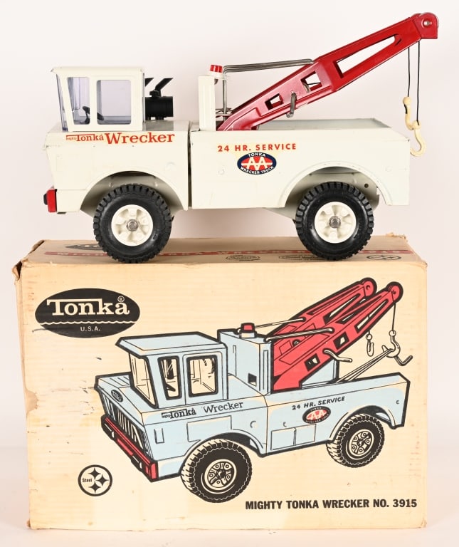 TONKA #3915 MIGHTY TONKA WRECKER w/ BOX: #3915 Tonka Mighty Wrecker. Never played with in Box. 18" Excellent