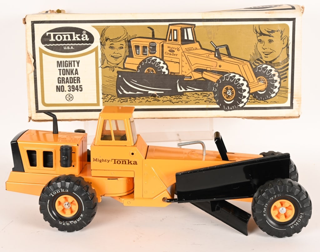 TONKA #3945 MIGHTY GRADER w/ BOX: #3945 Mighty Tonka Grader. All original in great condition. Boxed 24" Excellent