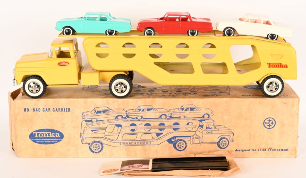 1962 TONKA CAR CARRIER w/ BOX: #840 Tonka Car Carrier. All original in great condition. Comes with load of cars. Boxed with Booklet. 29" Excellent