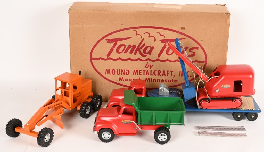 1954 TONKA #775-4 ROAD BUILDER SET w/ BOX: 1954 Tonka #775-4 Road Builder Set. All original and in clean condition. Includes Truck with Lowboy Trailer, Steam Shovel, Dump Truck, and Road Grader. With Set Box. 26 1/2" Excellent