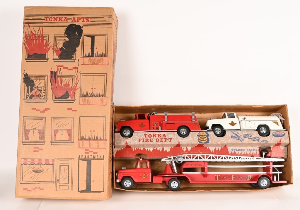 1958 TONKA #B-213 FIRE DEPT. SET w/ BOX: 1958 Tonka #B-213 Fire Department Set. Includes #5 Ladder Truck, #5 Pumper Truck, and #5 Tanker Truck. All trucks with accessories. All in great condition with nice paint and decals. Comes with Tonka