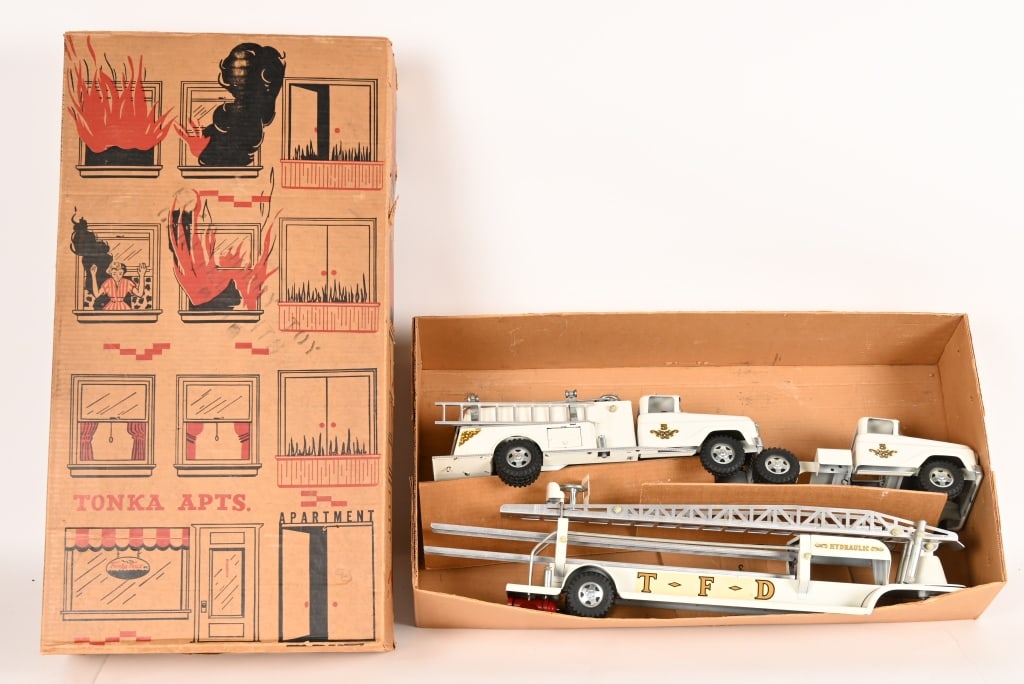 1959 TONKA B-212 FIRE DEPARTMENT TRUCK SET w/ BOX: 1959 Tonka B-212 Fire Department Set. Includes Fire Ladder Truck and Fire Pumper Truck. Both in great original condition. With Set Box that looks like burning building. 30" Excellent