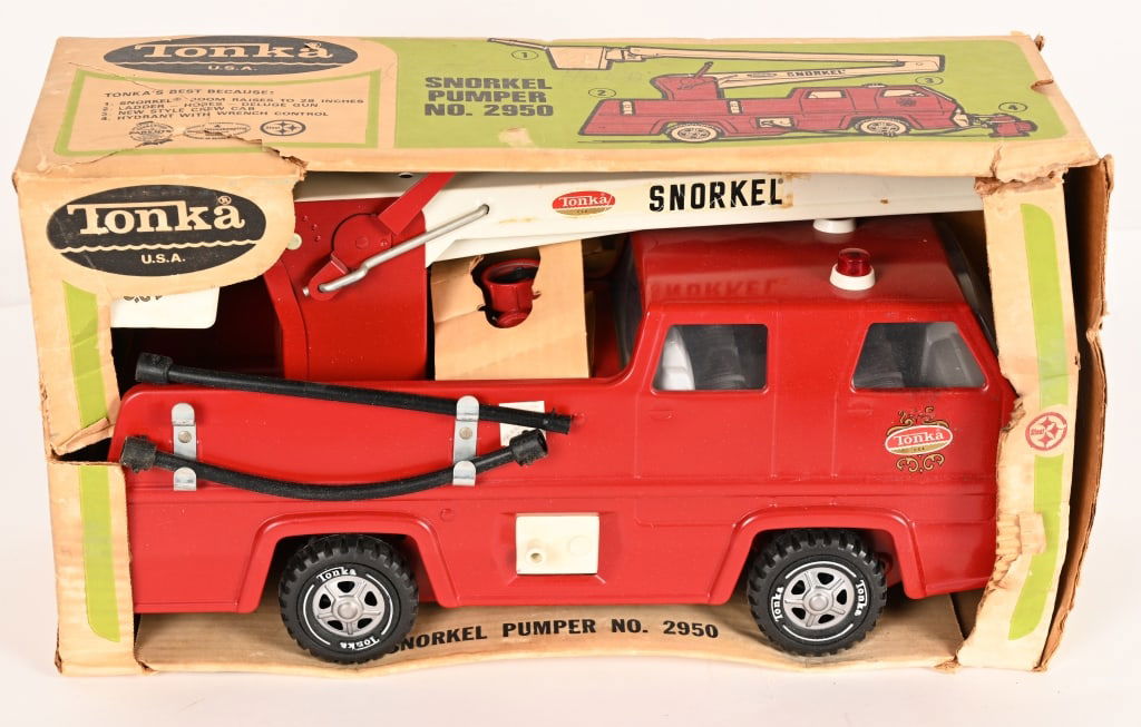 TONKA #2950 SNORKEL PUMPER w/ BOX: #2950 Tonka Snorkel Pumper. All original and looks never played with. Comes with Fire Hydrant. Boxed 17" Excellent