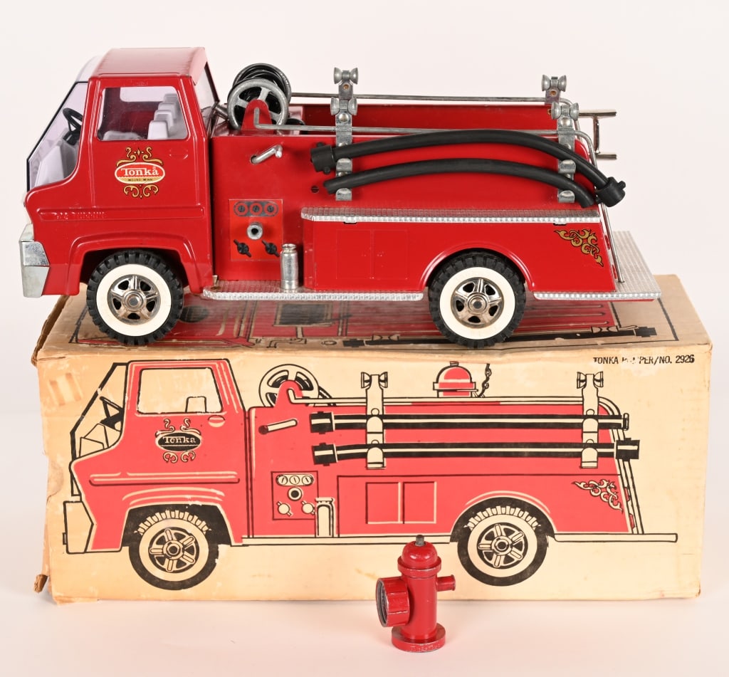 TONKA #2926 PUMPER w/ BOX: #2926 Tonka Pumper. All original in decent condition. Has some wear inside the bed. 16" Excellent