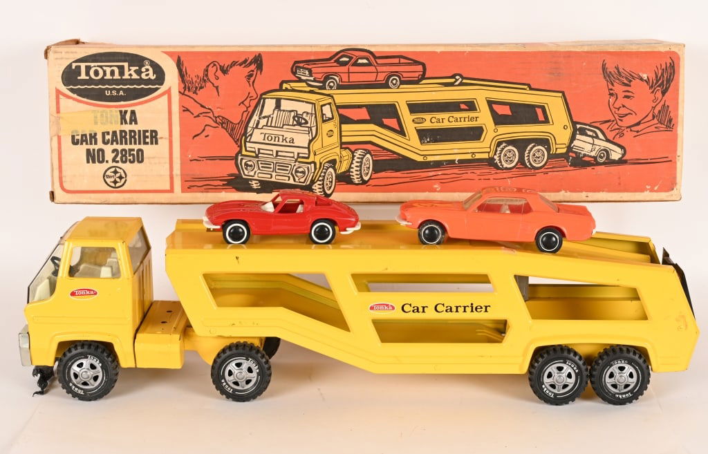 TONKA #2850 CAR CARRIER w/ BOX: #2850 Tonka car carrier. All original in nice condition. Comes with 2 cars. Boxed 27" Excellent