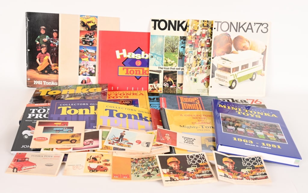 TONKA LOOK BOOKS, CATALOGS, & REFERENCE GUIDES: Includes 17 Looks Books 1958 is oldest, 9 Catalogs 1970 is oldest, and Reference Books.