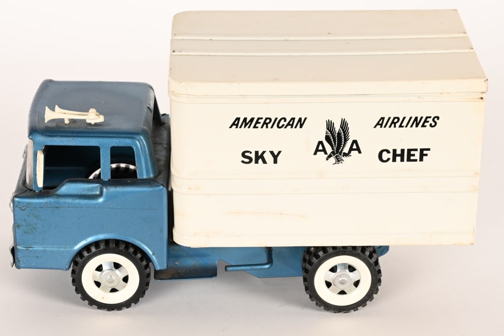 STRUCTO AMERICAN AIRLINES SKY CHEF TRUCK (1 of 5)