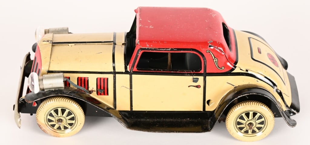 MARX TIN WINDUP ELECTRIC LIGHT COUPE: All original with electric headlights. Clean condition. Windup works. 8" Excellent