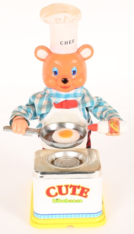 JAPAN BATTERY OP CUTE KITCHEN BEAR: All original and complete with food. Worked when tested. 12" Excellent