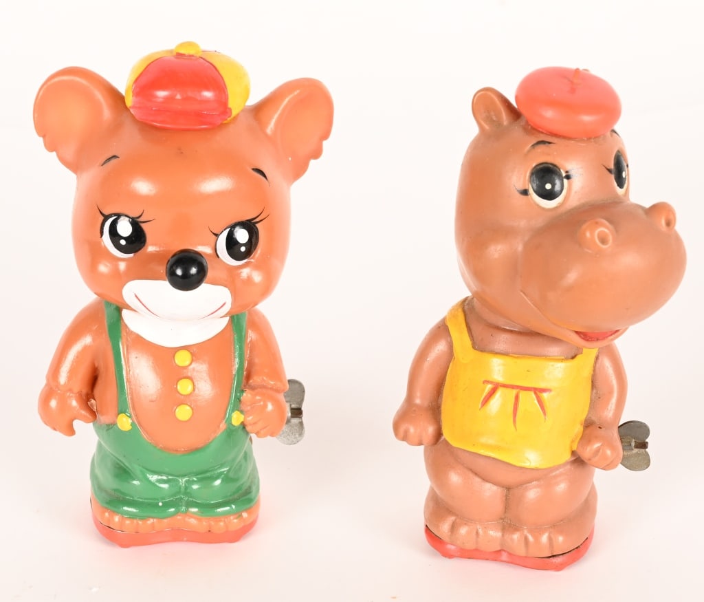 JAPAN WINDUP HIPPO & BEAR: Pair of vinyl windups. Both alloriginal and work. 6" Excellent