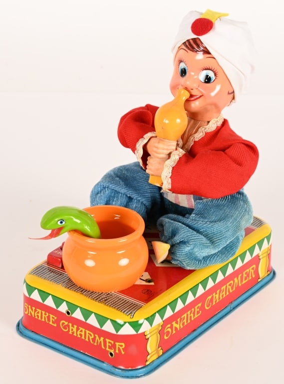 JAPAN BATTERY OP SNAKE CHARMER: All original and in great shape. Worked when tetsed. 8" Excellent