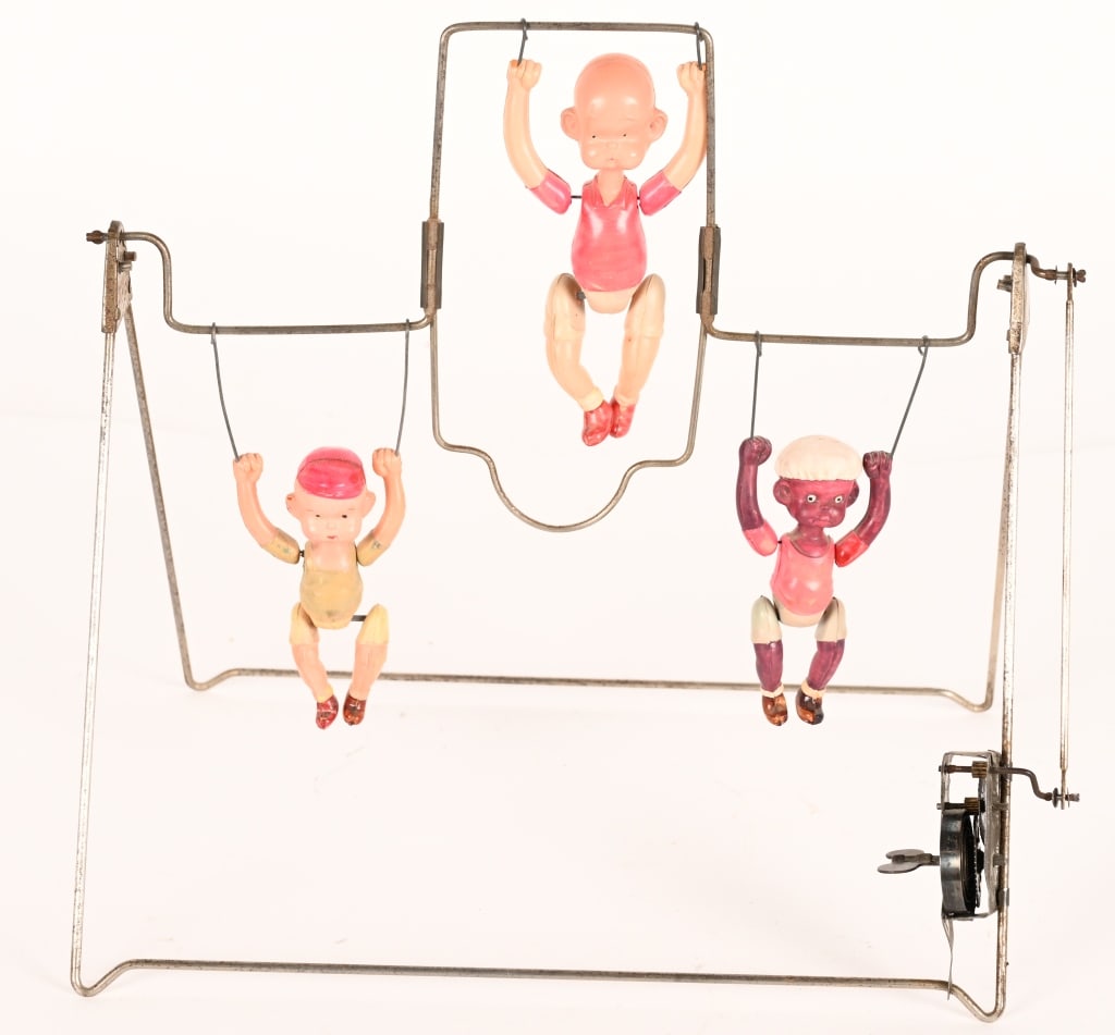 JAPAN CELLULOID WINDUP HENRY TRAPEZE (1 of 4)