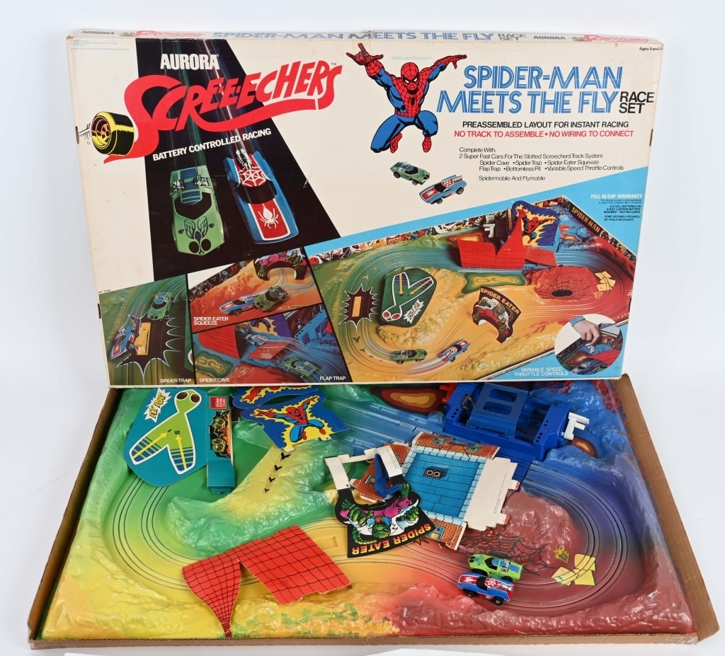 AURORA SCREEECHERS SPIDERMAN MEETS THE FLY: Nice original Spiderman Race Set. Complete with both cars. Boxed 34" Excellent