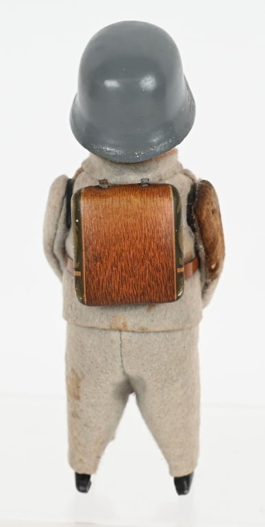 SCHUCO GERMAN SOLDIER w/ BACKPACK - 3