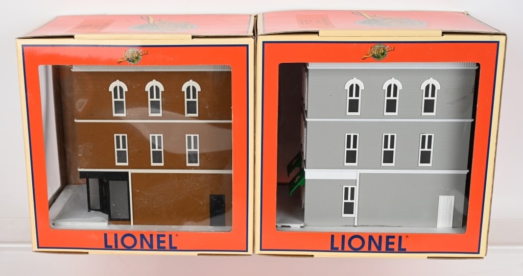 LIONEL BUILDING ACCESSORIES w/ BOXES - 2