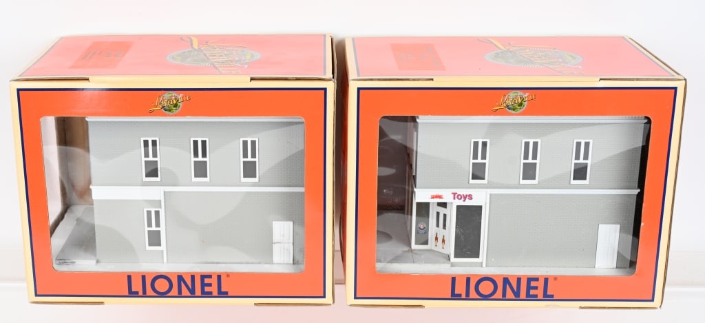 LIONEL BUILDING ACCESSORIES w/ BOXES - 4
