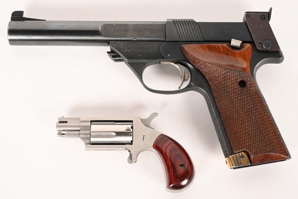 HIGH STANDARD TROPHY SUPERMATIC & NAA DERRINGER: NORTH AMERICAN ARMS .22 MAGNUM REVOLVER SERIAL NUMBER: PT09069. BARREL 1 1/4". CALIBER 22 MAGNUM. Stainless steel, , single action, spur trigger, fluted 6 shot cylinder and hardwood grips. CONDITION: