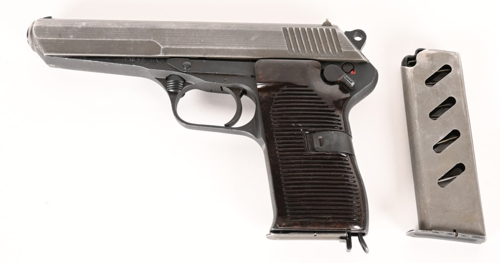 CZECH CZ-52 SEMI AUTO PISTOL IN 7.62X25MM (1 of 4)