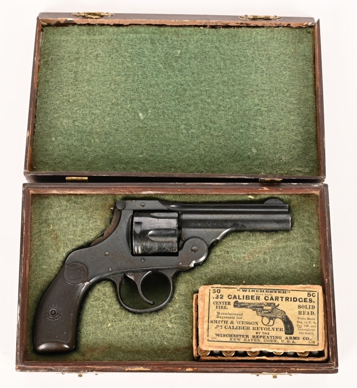HARRINGTON & RICHARDSON CASED REVOLVER: SERIAL NUMBER: 354848, BARREL: 3 1/4". CALIBER: .32CF. 6 Shot hammerless revolver. Barrel tips down to load, original plastic target grips. CONDITION: Very Good, Appears to be old re-blue with 60% fin