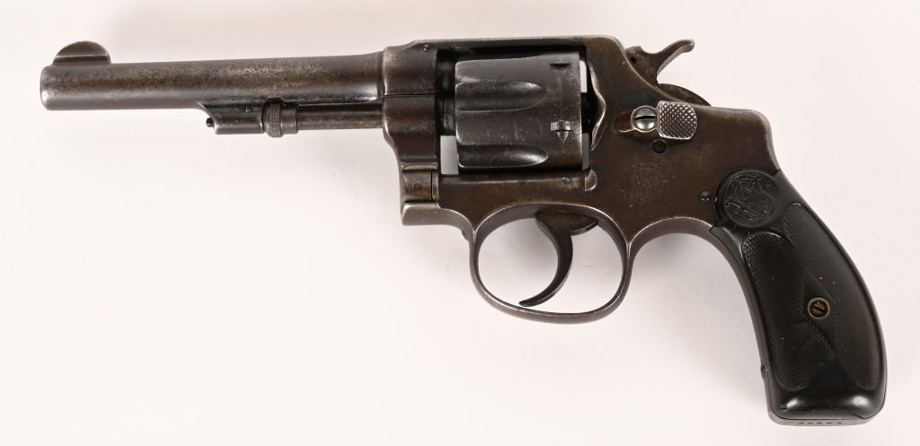 SMITH & WESSON .32 HAND EJECTOR REVOLVER (1 of 6)
