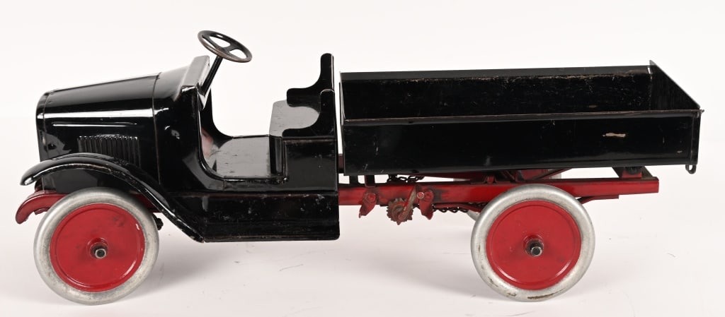 BUDDY L PRESSED STEEL CHAIN DUMP TRUCK (1 of 6)