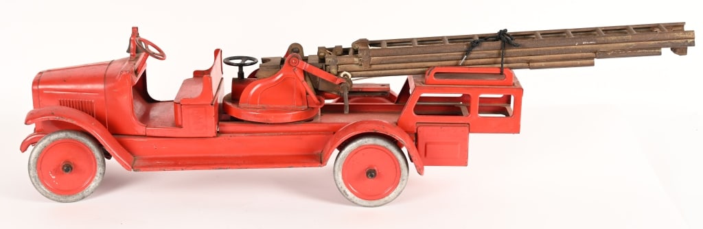 BUDDY L AERIAL LADDER TRUCK (1 of 8)