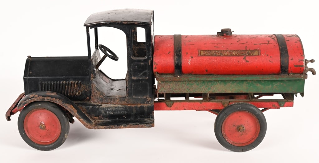 STURDITOY PRESSED STEEL OIL TANKER TRUCK (1 of 5)