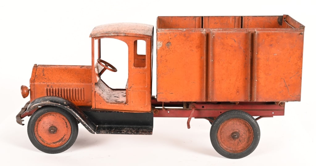 STURDITOY PRESSED STEEL HIGH SIDE COAL TRUCK (1 of 5)