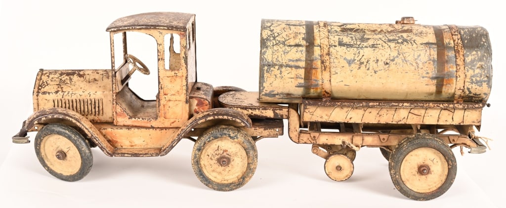 STURDITOY DIARY COMPANY TANK TRUCK (1 of 5)