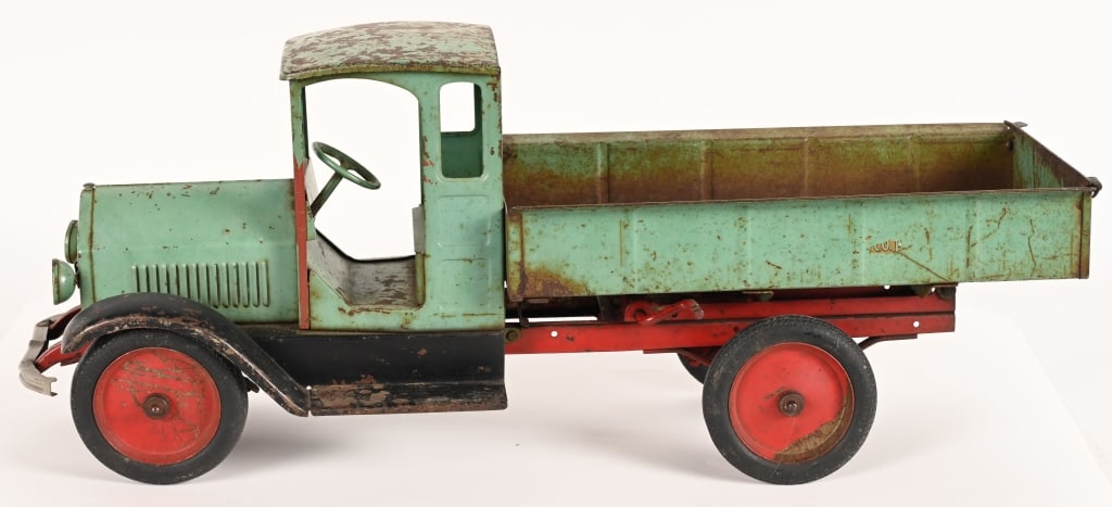 STURDITOY PRESSED STEEL DUMP TRUCK (1 of 5)