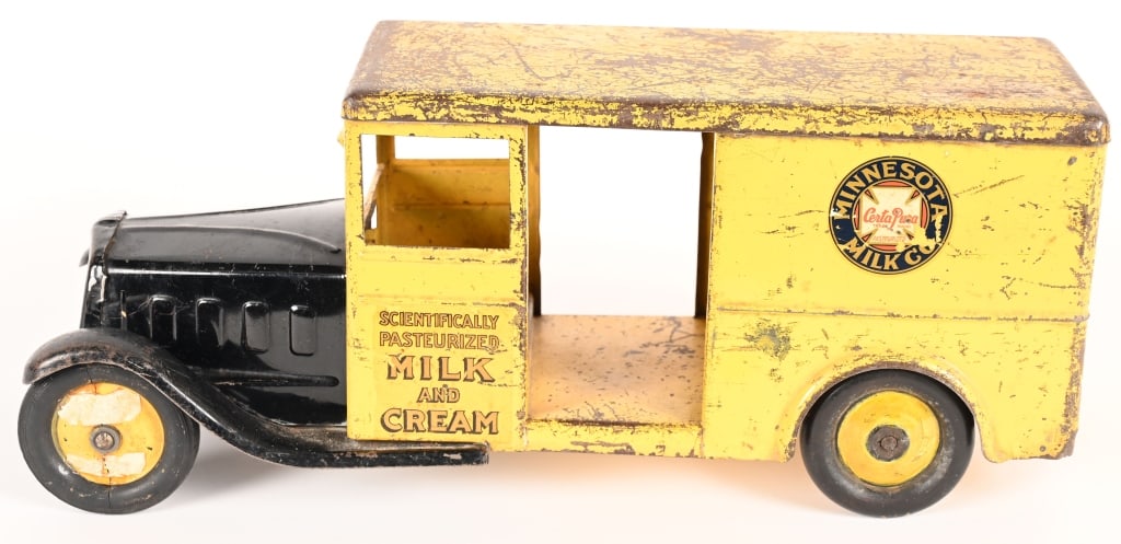 STEELCRAFT MINNESOTA MILK CO DELIVERY TRUCK: Srteelcraft Minnesota Milk Co Delivery Truck. Scarce private label truck. All original condition. 18" Very Good