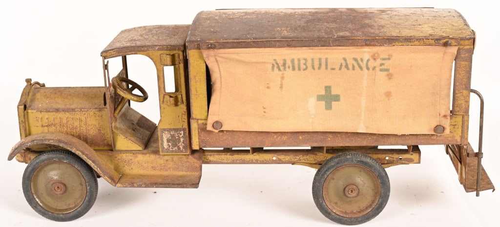 KEYSTONE PRESSED STEEL PACKARD AMBULANCE: Keystone pressed steel Packard Ambulance. Has original paint with canvas sides. Has typical play patina. 28" Very Good