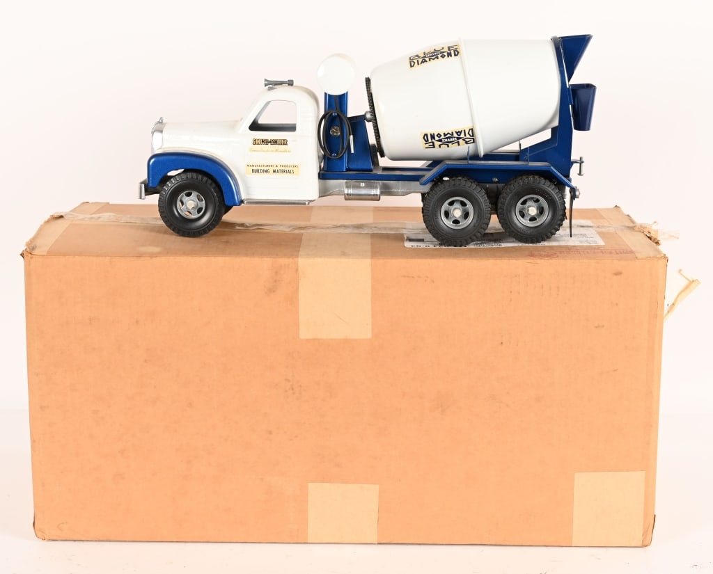 FRED THOMPSON SMITH MILLER CEMENT TRUCK w/ BOX (1 of 6)