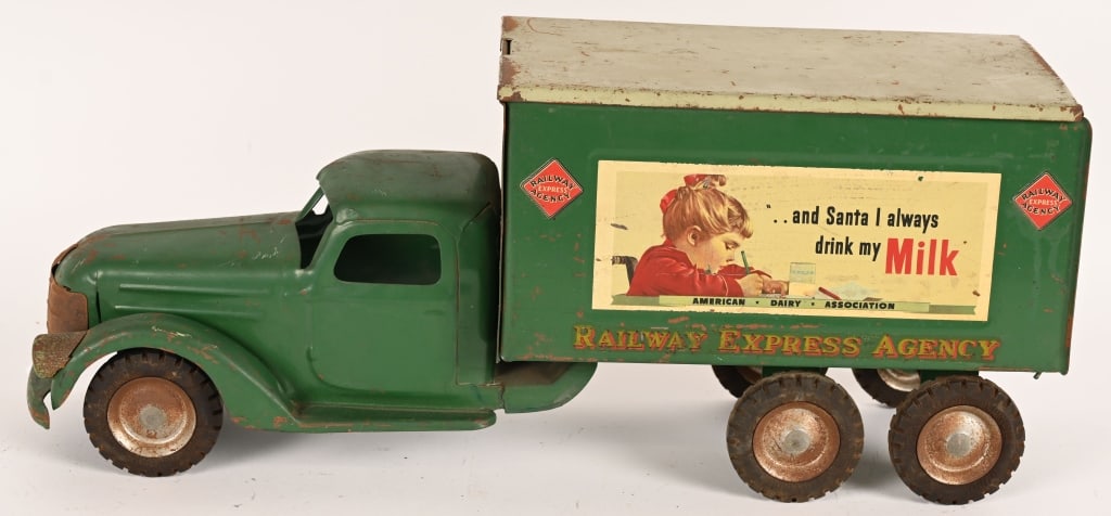 BUDDY L REA MILK & ICE CREAM TRUCK (1 of 5)