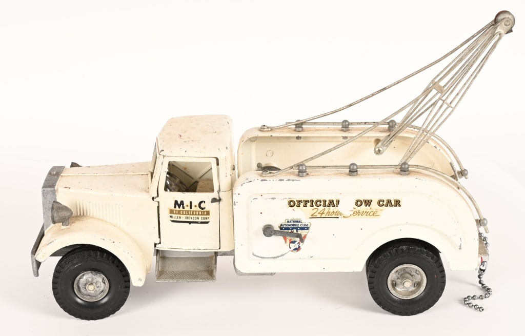 SMITH MILLER OFFICIAL TOW CAR TRUCK: Smith Miller Official Tow Car. All original with decent paint and decals. 18" Excellent