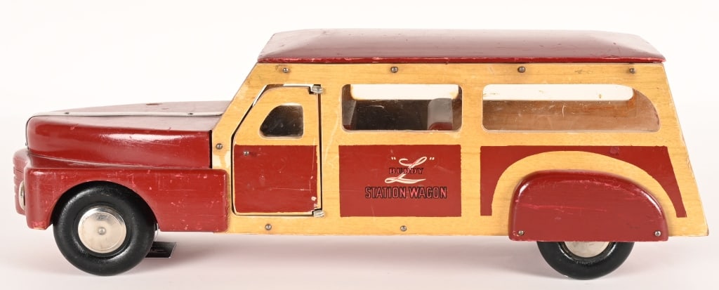BUDDY L WOODEN STATION WAGON: Buddy L Wooden Station Wagon. All original with excellent paint and decals. Missing back door. 19" Excellent Provenance: Jim Reynolds Collection